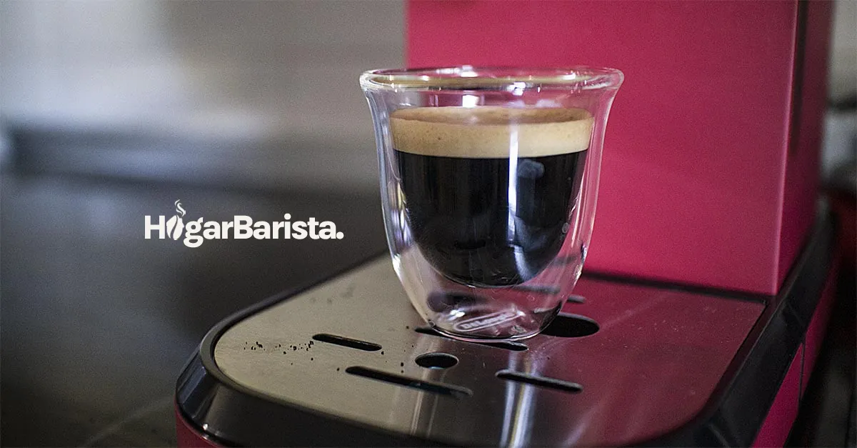 Espresso servido con la Cafelizzia 790 Shiny