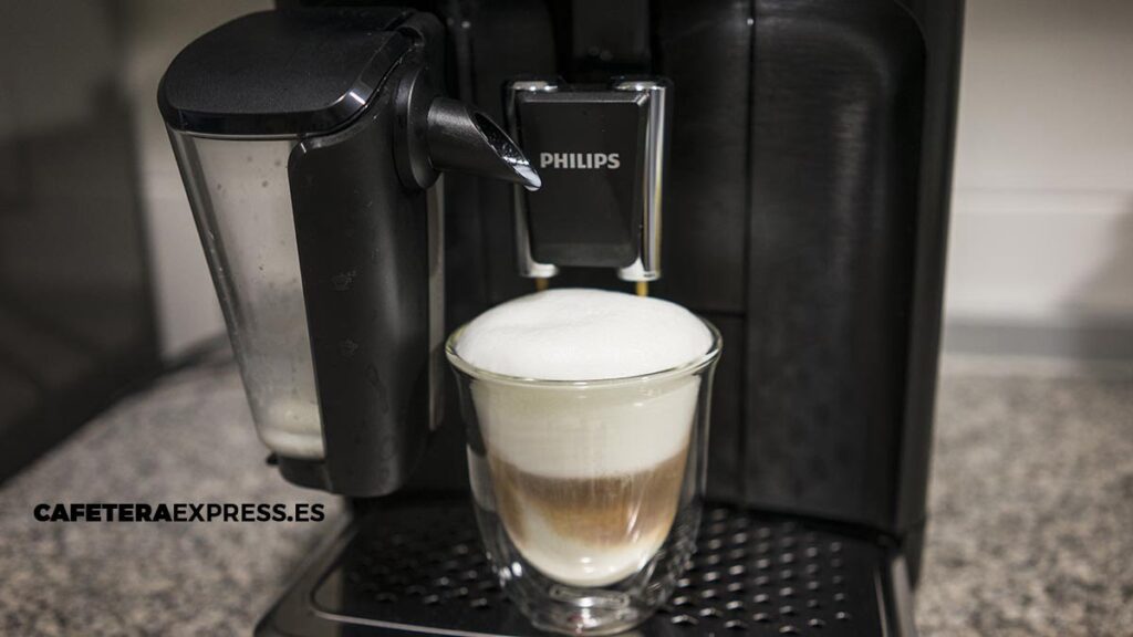 Philips 2232/40: Haciendo el cappuccino